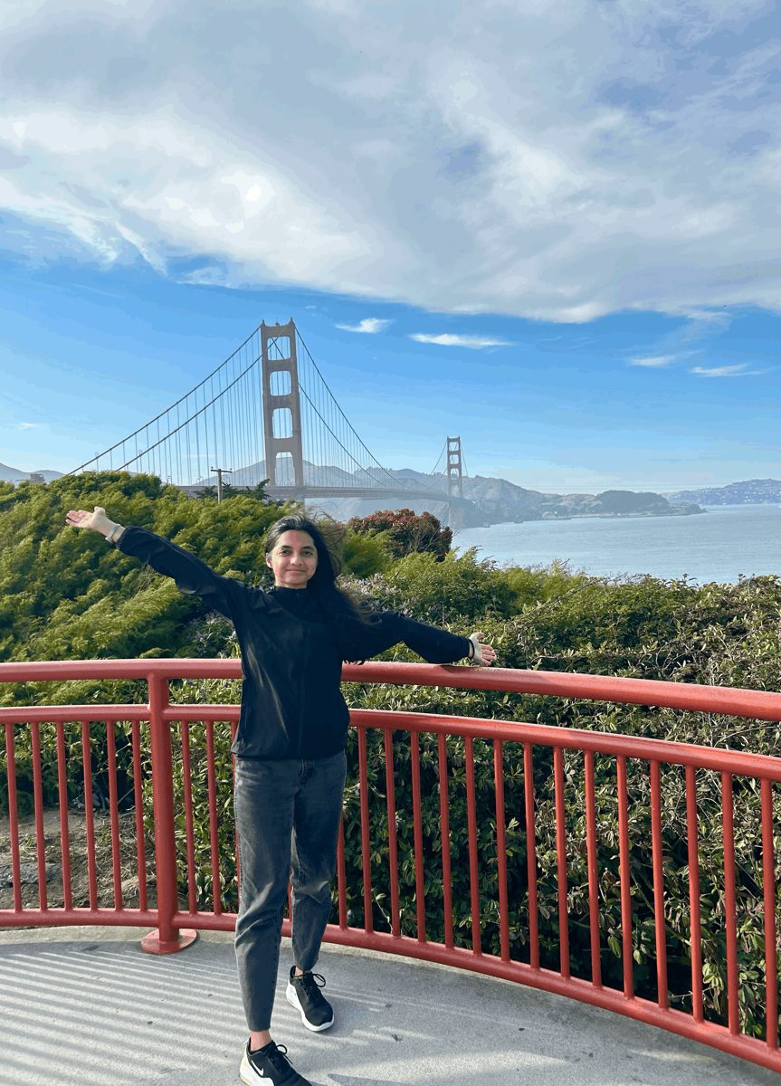 Chrisandra in front of the Golden Gate Bridge