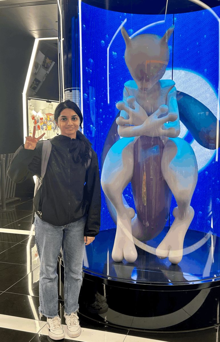 Chrisandra beside a Mewtwo statue
